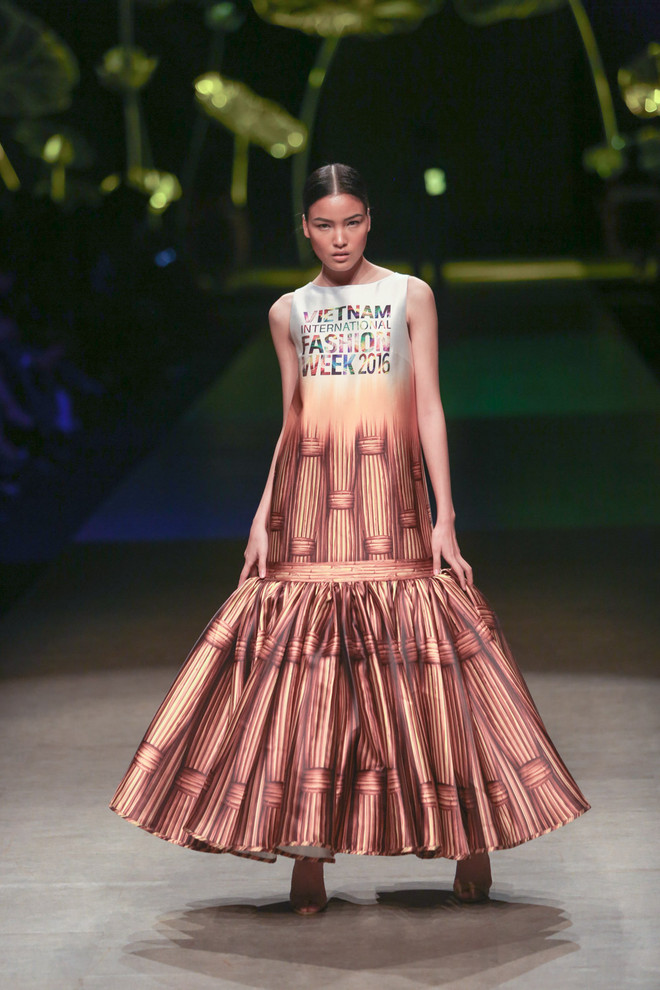 Giới mộ điệu thời trang ngất ngây với bộ sưu tập "Lúa" của Công Trí ảnh 1