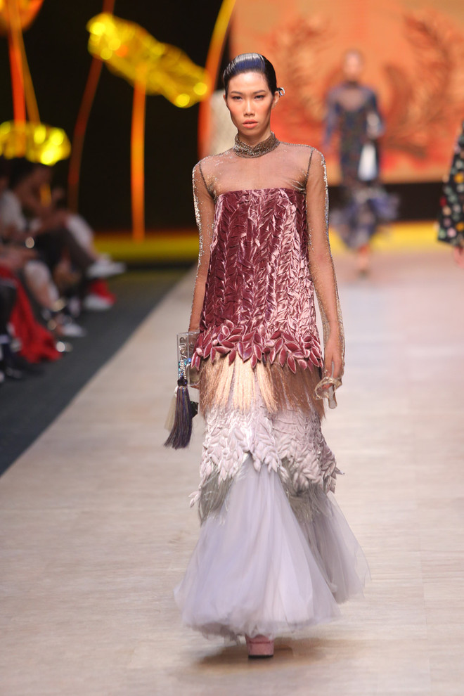 Giới mộ điệu thời trang ngất ngây với bộ sưu tập "Lúa" của Công Trí ảnh 29