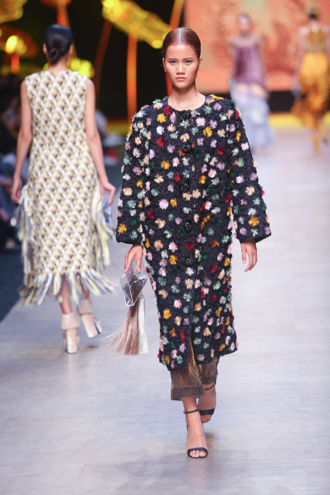 Giới mộ điệu thời trang ngất ngây với bộ sưu tập "Lúa" của Công Trí ảnh 28