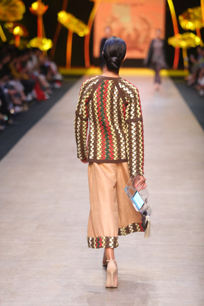 Giới mộ điệu thời trang ngất ngây với bộ sưu tập "Lúa" của Công Trí ảnh 19