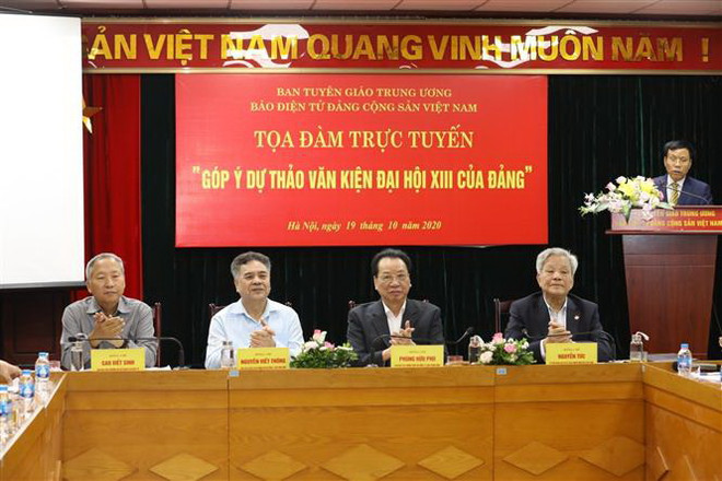 Các đại biểu tham dự buổi tọa đàm. (Ảnh: Văn Điệp/TTXVN) Tọa đàm trực tuyến 'Góp ý dự thảo Văn kiện Đại hội XIII của Đảng' ảnh 2