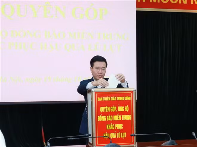 Chung tay ủng hộ đồng bào miền Trung khắc phục hậu quả mưa lũ ảnh 3