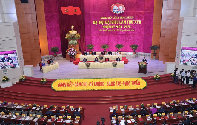 Quang cảnh Đại hội đại biểu Đảng bộ tỉnh Hòa Bình. (Ảnh: Trọng Đức/TTXVN) 27 đảng bộ trực thuộc Trung ương đạt tỷ lệ cấp ủy nữ trên 15% ảnh 2