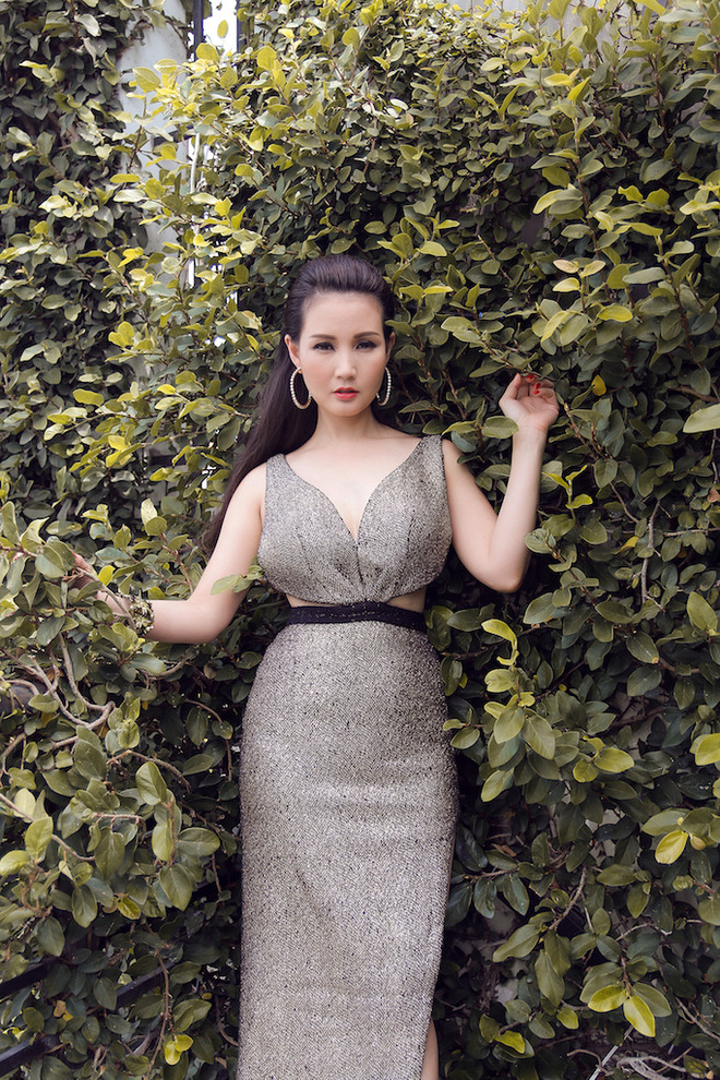 Hoa hậu quý bà Sương Đặng sexy với thiết kế dạ hội cut-out táo bạo ảnh 2