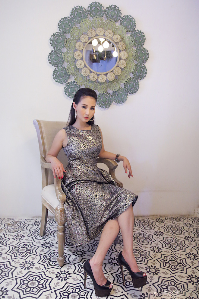 Hoa hậu quý bà Sương Đặng sexy với thiết kế dạ hội cut-out táo bạo ảnh 3