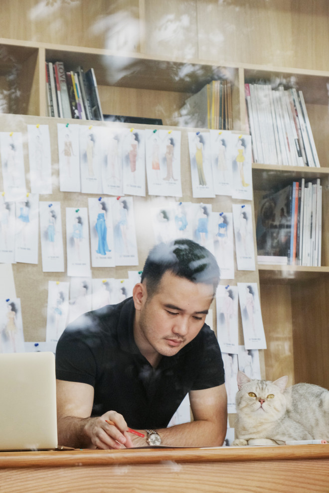 'Hoa trên sóng nước' mở màn cho Tuần lễ Thời trang Quốc tế Việt Nam ảnh 2