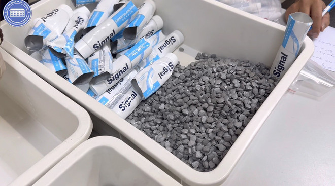 Khởi tố vụ án tiếp viên hàng không mang 157 tuýp kem chứa ma túy ảnh 1