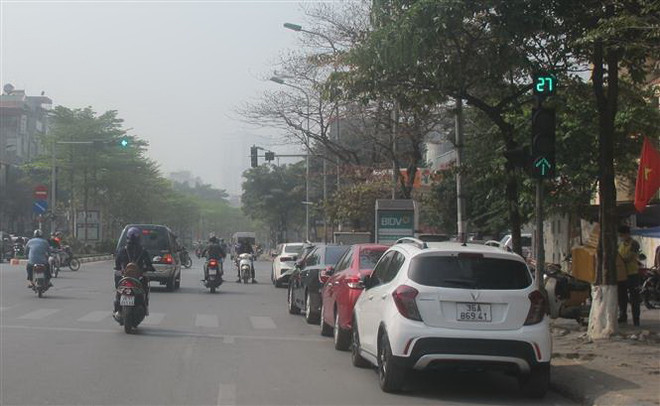 'Chiến dịch' giành lại vỉa hè: Nhiều nơi phớt lờ, ngang nhiên vi phạm ảnh 1