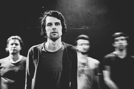 Cuồng nhiệt với màn biểu diễn của nhóm nhạc rock Fuzeta tại Đà Nẵng ảnh 1