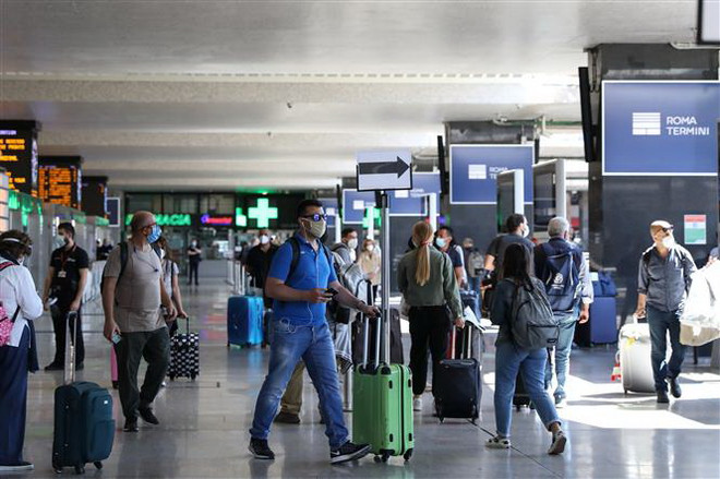 NATO tích trữ thiết bị y tế để ứng phó với làn sóng COVID-19 thứ hai ảnh 1