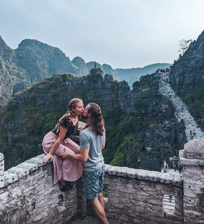Du khách quốc tế thích thú khi được trải nghiệm điểm đến ở Ninh Bình. (Ảnh:CTV/Vietnam+) IMG-2334.JPG
