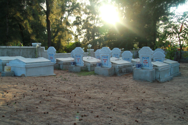 Quảng Bình: Nghĩa địa cá voi linh thiêng bên bờ biển Cảnh Dương ảnh 3