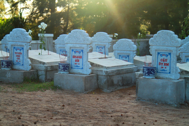 Quảng Bình: Nghĩa địa cá voi linh thiêng bên bờ biển Cảnh Dương ảnh 4