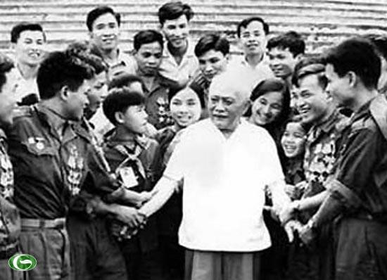 Dâng hương nhân dịp 134 năm ngày sinh Chủ tịch Tôn Đức Thắng ảnh 1