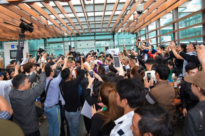 Đoàn xe công nông đón H'Hen Niê về thăm buôn làng quê hương ảnh 4