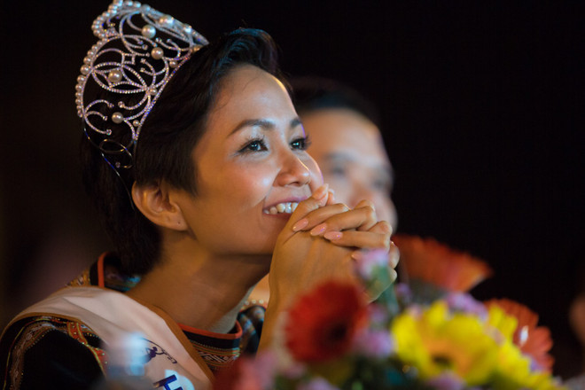 Đoàn xe công nông đón H'Hen Niê về thăm buôn làng quê hương ảnh 17