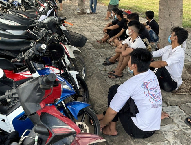 Nhóm đối tượng chạy xe gây rối trật tự công cộng bị bắt giữ. (Nguồn: Công an Thành phố Hồ Chí Minh) Vây bắt nhiều đối tượng tụ tập, gây rối trật tự tại thành phố Thủ Đức ảnh 1