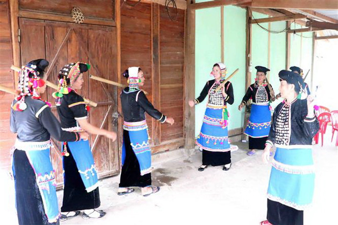 Người phụ nữ gìn giữ, bảo tồn văn hóa truyền thống dân tộc Si La ảnh 2