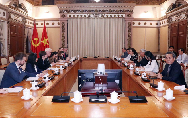 Anh sẽ hợp tác, chia sẻ kinh nghiệm với TP.HCM về Phát triển Xanh ảnh 1