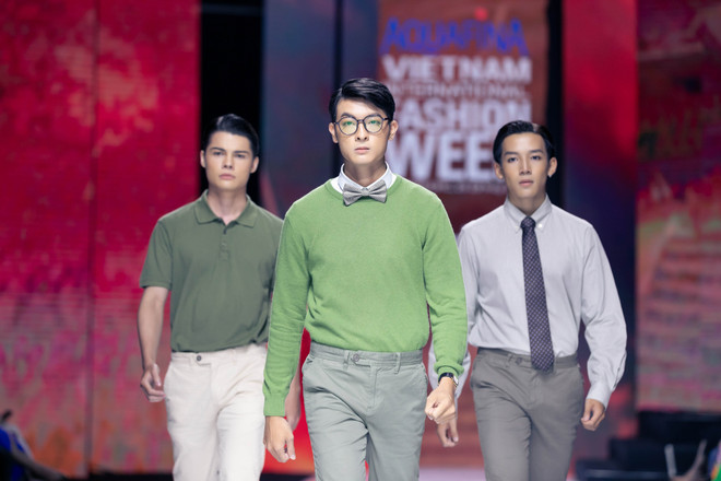 Thời trang cao cấp từ phế liệu “oanh tạc” tuần lễ thời trang quốc tế ảnh 4