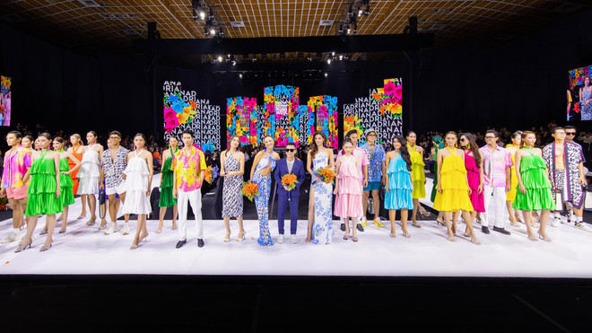 Thời trang cao cấp từ phế liệu “oanh tạc” tuần lễ thời trang quốc tế ảnh 2