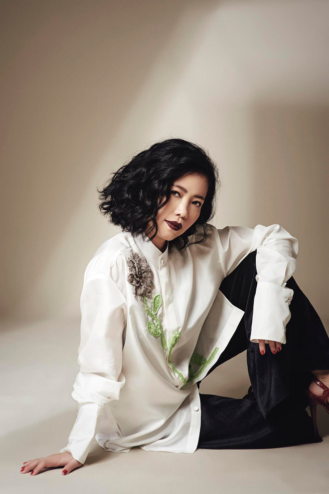 Hà Linh Thư: Nhà thiết kế kiên trì tôn vinh vẻ đẹp bí ẩn của phụ nữ ảnh 1