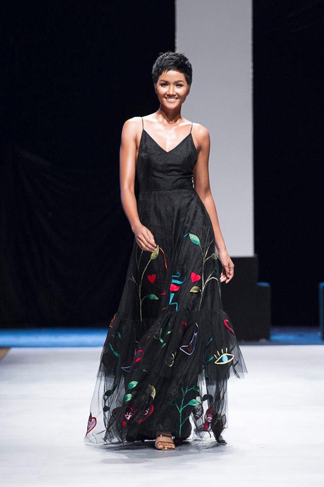 Hà Linh Thư: Nhà thiết kế kiên trì tôn vinh vẻ đẹp bí ẩn của phụ nữ ảnh 3