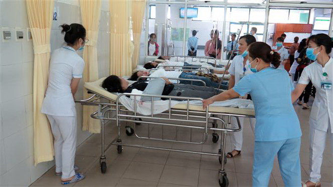 Vụ xe chở sinh viên rơi xuống vực: Một nạn nhân bị đứt lìa cánh tay ảnh 1