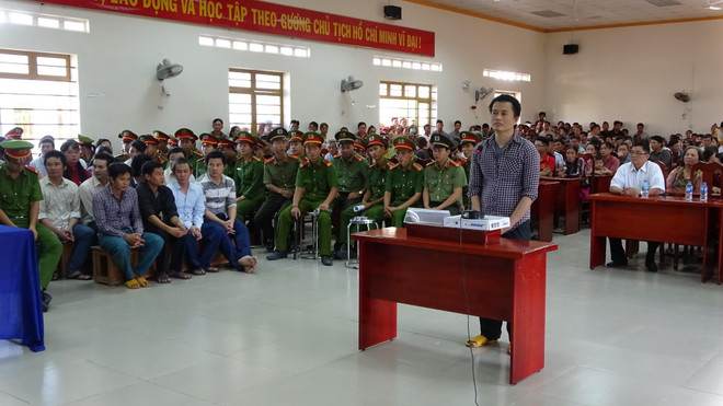 Xét xử 24 bị cáo trong đường dây đánh bạc gần khu vực biên giới ảnh 1