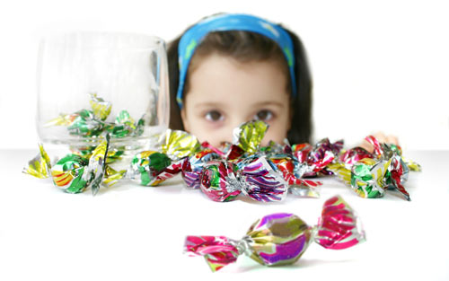 Nên cấm trẻ ăn đồ ngọt để phòng ngừa sâu răng. Đúng hay sai?