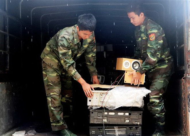 Bắt giữ hai xe tải chở hàng điện tử, điện lạnh nhập lậu từ Campuchia ảnh 1