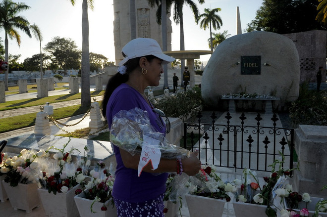 Người dân Cuba tuần hành tưởng nhớ lãnh tụ cách mạng Fidel Castro ảnh 2