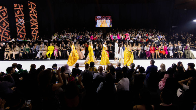 Đêm diễn “bùng nổ” của Tuần lễ Thời trang quốc tế VN Xuân Hè 2022 ảnh 4