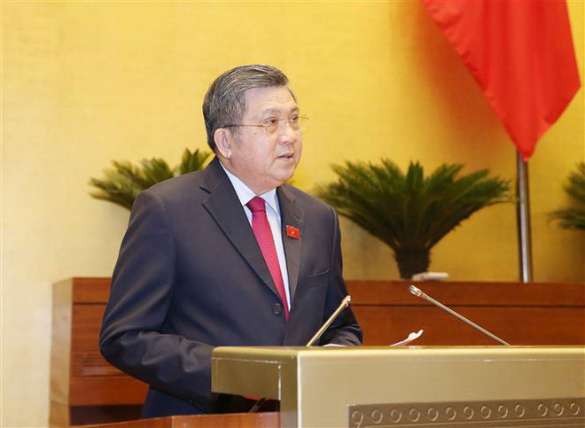 Chủ nhiệm Ủy ban Đối ngoại của Quốc hội Nguyễn Văn Giàu trình bày Báo cáo thẩm tra dự án Luật Thỏa thuận quốc tế. (Ảnh: Phương Hoa/TTXVN) Tạo cơ sở cho việc thể chế hóa đường lối, chủ trương hội nhập quốc tế ảnh 2
