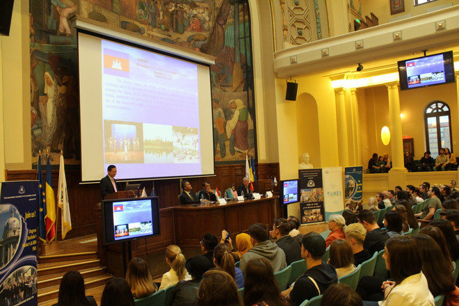 Thuyết trình giới thiệu về ASEAN tại Đại học Kinh tế ASE ở Romania ảnh 1