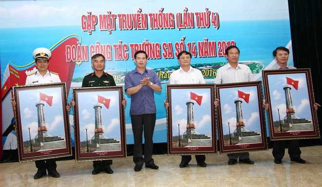 Hà Giang: Triển lãm 260 bức ảnh về biển đảo thân yêu của Tổ quốc ảnh 1