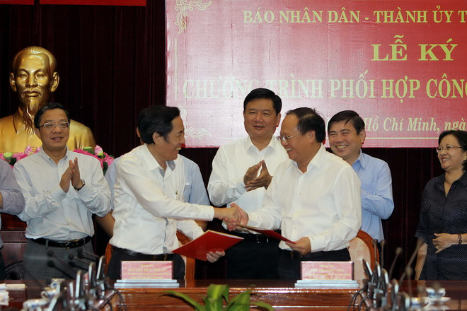 Thành ủy TP.HCM và báo Nhân dân ký kết chương trình hợp tác ảnh 1