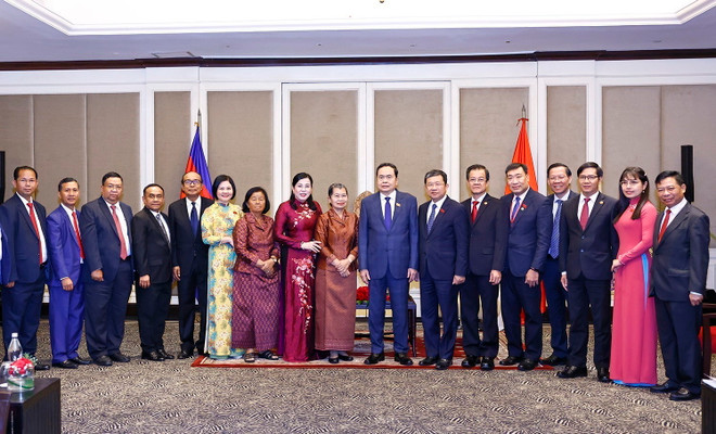 ttxvn_chu tich quoc hoi_tham campuchia 1.jpg