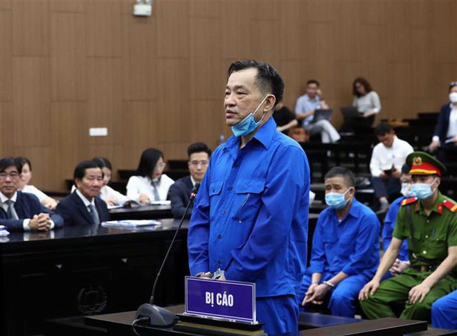 Bị cáo Nguyễn Ngọc Hai, cựu Chủ tịch Ủy ban Nhân dân tỉnh Bình Thuận khai báo trước tòa. (Ảnh: Phạm Kiên/TTXVN) Cựu Chủ tịch Ủy ban Nhân dân tỉnh Bình Thuận Nguyễn Ngọc Hai hầu tòa ảnh 1