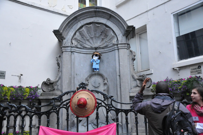 Bức tượng Manneken Pis ở Brussels sẽ "tè" ra sữa vào ngày 1/6 ảnh 1