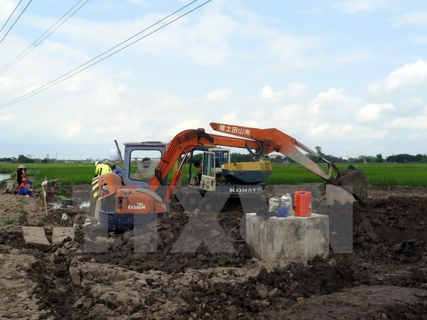 Kiểm tra thông tin trộn đất vào móng bêtông đường dây 200kV ảnh 1