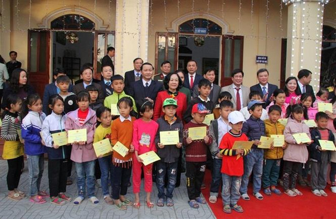 Trưởng Ban Dân vận Trung ương chúc mừng Giáng sinh Giáo phận Thanh Hóa ảnh 2