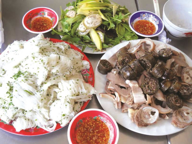 Bánh hỏi lòng heo Phú Long. (Nguồn: Báo Bình Thuận) Ẩm thực đặc sắc, hấp dẫn: Hướng đi mới cho du lịch Bình Thuận ảnh 2