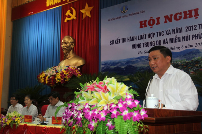Phó Chủ tịch Ủy ban Nhân dân tỉnh Hà Giang Nguyễn Minh Tiến phát biểu tại hội nghị. (Ảnh: Minh Tâm/TTXVN) Hơn 900 hợp tác xã hoạt động tốt và khá ở trung du, miền núi phía Bắc ảnh 1