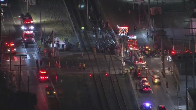 Mỹ: Va chạm giữa tàu hỏa và ôtô tại Los Angeles, 2 người thiệt mạng ảnh 1