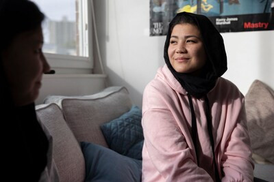 Chính phủ Australia đã cấp thị thực khẩn cấp để sơ tán những người Afghanistan không còn an toàn ở quê nhà, trong đó có Fatima, đội trưởng Đội tuyển bóng đá nữ Afghanistan. © UNHCR/Heidi Wentworth-Ping