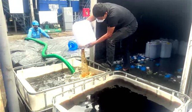 Hưng Yên: Tiêu hủy gần 7.000 lít rượu không đảm bảo chất lượng ảnh 1