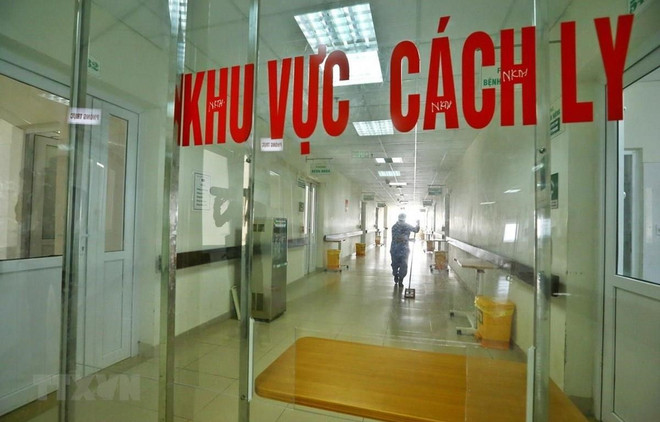 Khu vực cách ly bệnh nhân mắc COVID-19. (Ảnh: Minh Quyết/TTXVN) TP.HCM yêu cầu các bệnh viện sẵn sàng tiếp nhận bệnh nhân COVID-19 ảnh 1