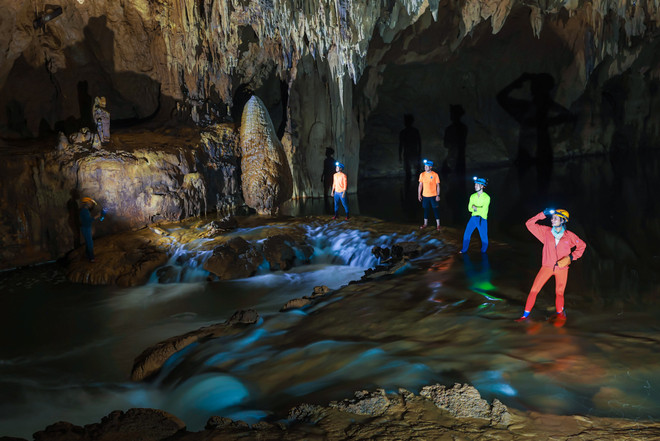 Thử thách 4 ngày 3 đêm thám hiểm tuyệt tác hang động Tú Làn ảnh 3