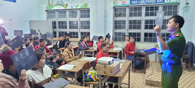 ttxvn_lop hoc tinh thuong.jpg